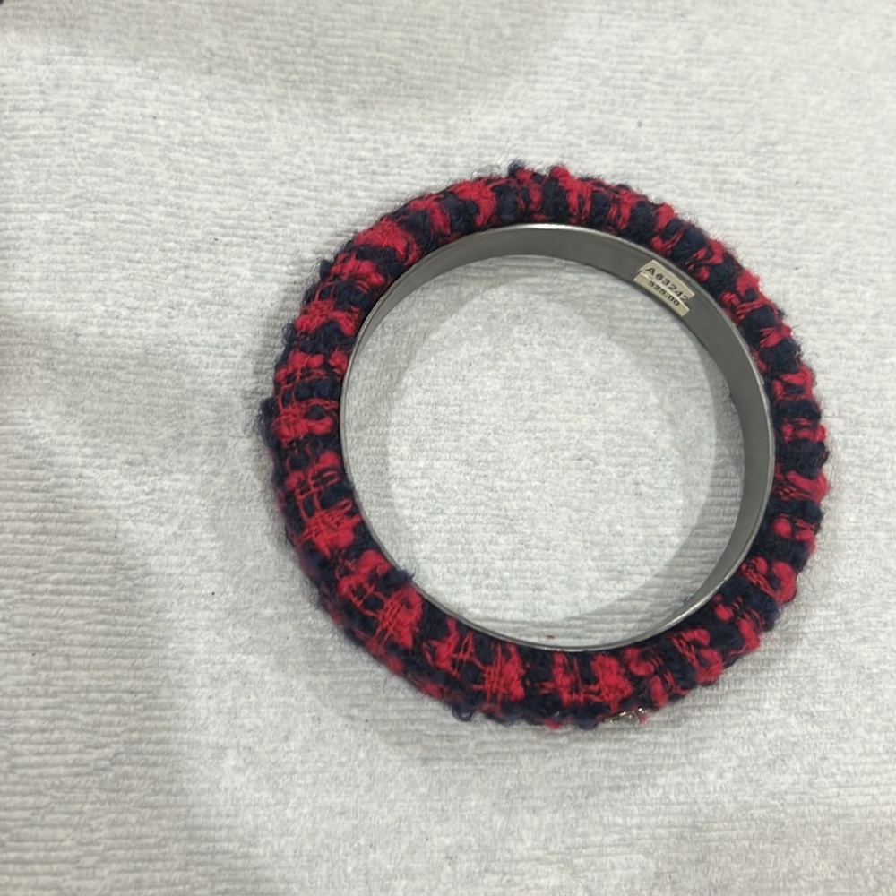 Beautiful Chanel bracelet with shades of pink and blue very appealing - Picture 5 of 6